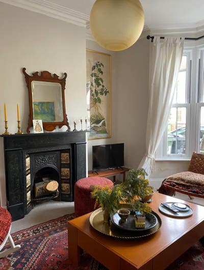 Double room in friendly house in E11 Main Photo