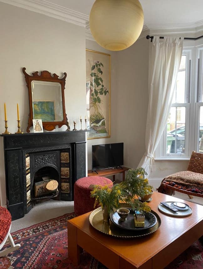 Double room in friendly house in E11 Main Photo