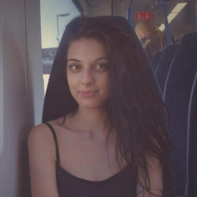 I am a professional female aged 33. I am look... Main Photo