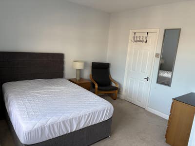 Double En Suite Room in Detached House Main Photo