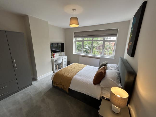 Amazing Professional House Share Main Photo