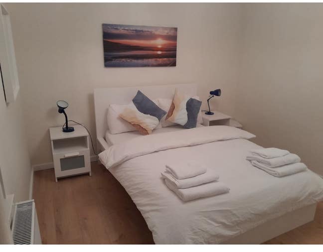 Double bedroom in a two bedroom house  Main Photo