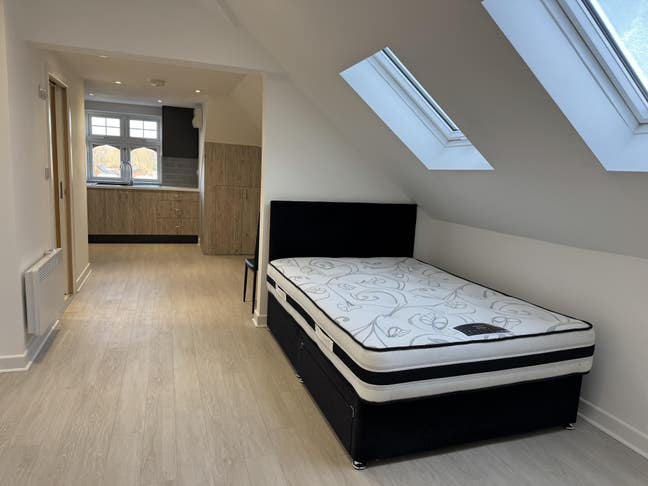 Newly decorated Studio flat In Kenton Main Photo