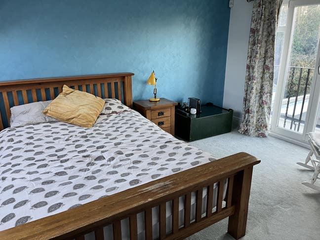 Large Loft conversion with ensuite and desk space. Main Photo