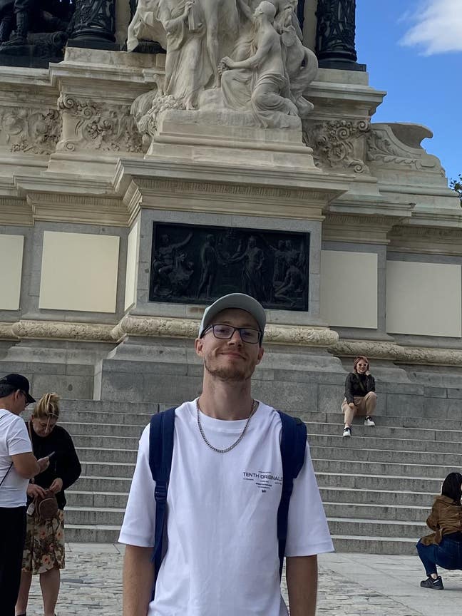 Looking for flat share Main Photo