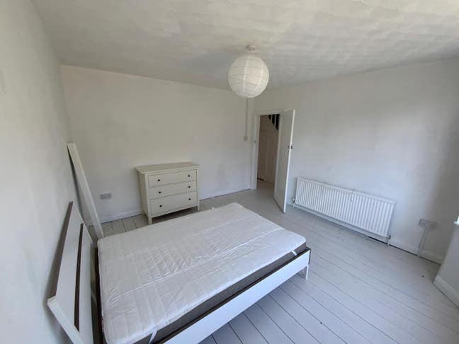 1 fully furnished double room available  Main Photo