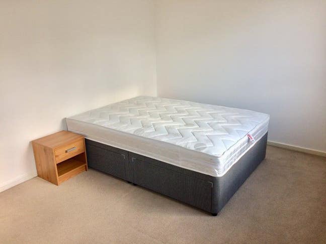 Huge Double Room Close to Station Main Photo