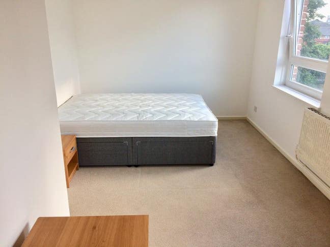 Huge Double Room Close to Station Main Photo