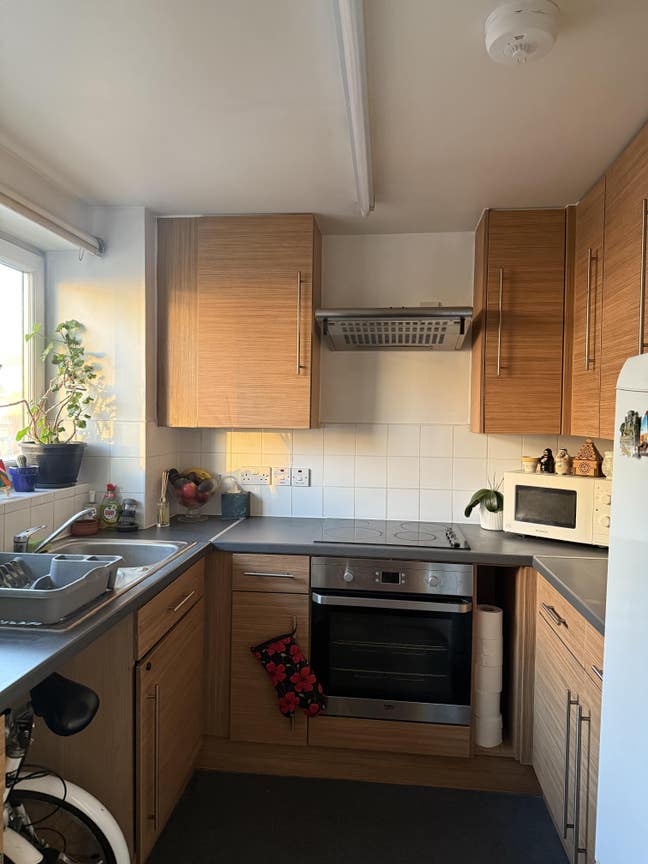 Bright double bedroom in White City  Main Photo