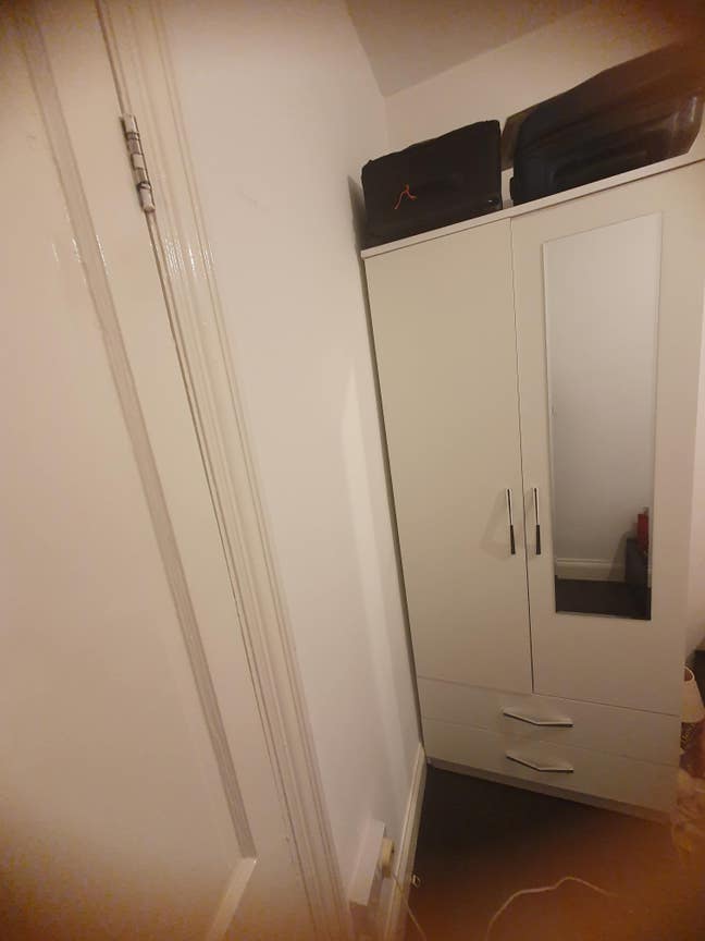 Nice & clean single room available now Main Photo