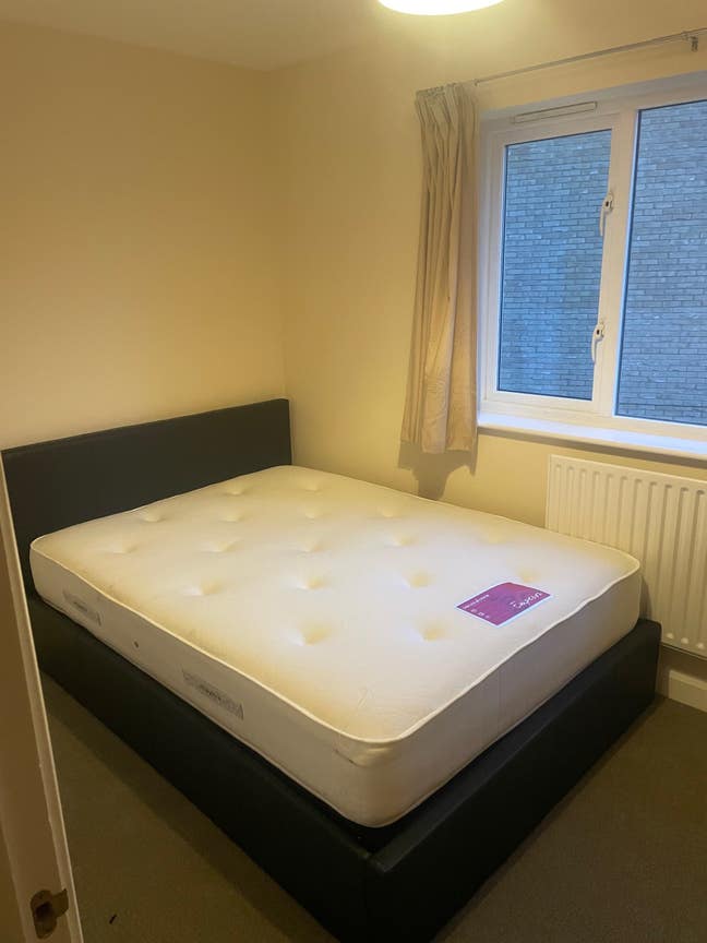 Double room to rent in Broughton Main Photo