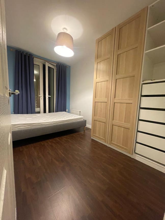 Cosy and tidy room for professionals  Main Photo