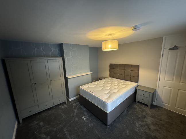 Big Double Room Available Now Main Photo