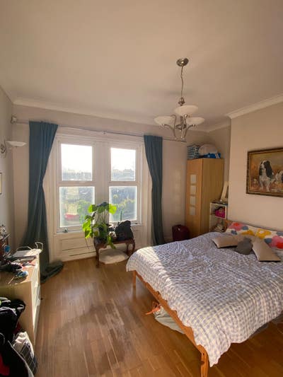 Bright and Spacious Double Bedroom  Main Photo