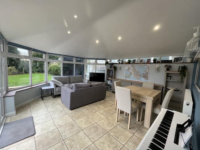 Double room near beach for Mon-Fri let Main Photo