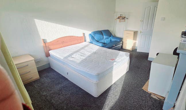 Central location room rent Bangor Main Photo