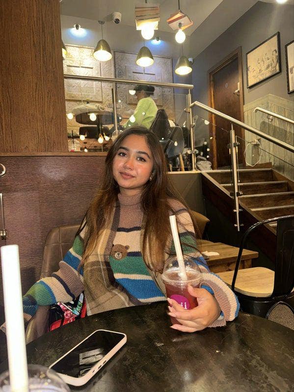 I am a professional female aged 26. I am look... Main Photo