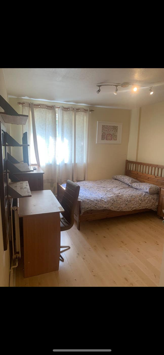 Very large double room in E14 -Westferry Main Photo
