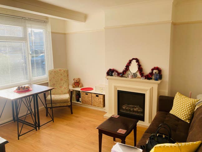 3- bedroom house share -newly decorated   Main Photo