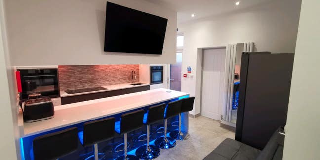 Double bedroom in 6 Bed Luxury home (St Michael's) Main Photo