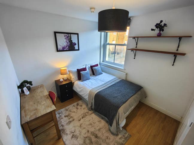 Half Price Deposit &Only 2Weeks Upfront Rent July Main Photo