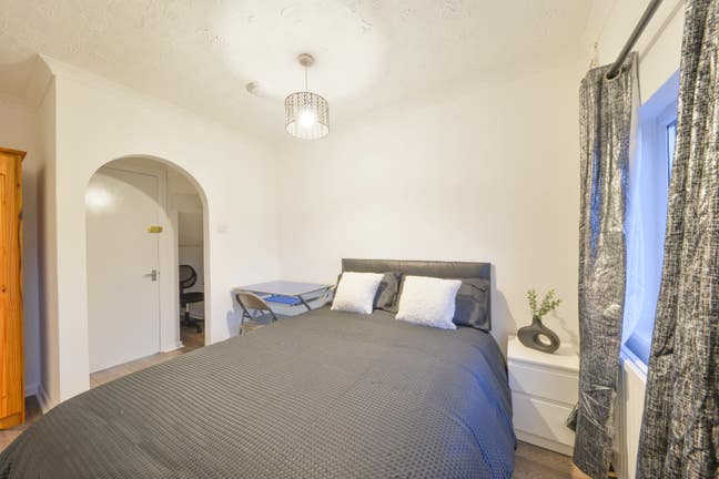 Large room with ensuite Luxurious house Bills inc Main Photo