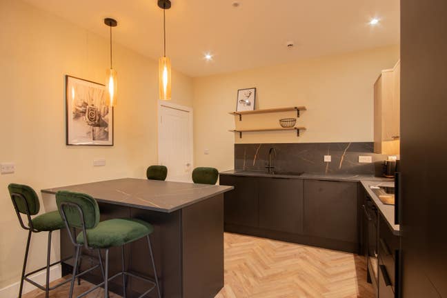 Beautifully refurbished Double Ensuites  Main Photo