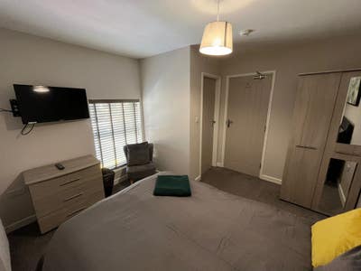 Premium en suite rooms available with parking  Main Photo