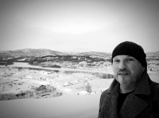 Looking for a room Main Photo