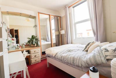 1 Double Room Available in 5 Bed House - L15 Area  Main Photo