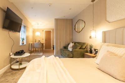 High Quality Hmo! Couple Rooms Available!!  Main Photo