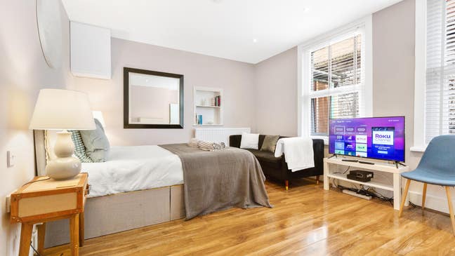 NIce 1 bedroom Apartment for retn in Leytonstone.  Main Photo