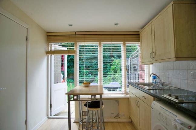 Balham- Extra Large Studio Flat- Own Patio! Main Photo
