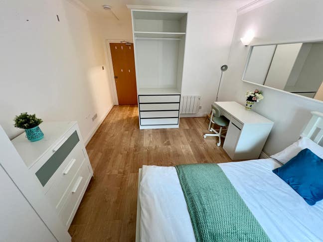 Lovely en suite room - Canary Wharf area Main Photo