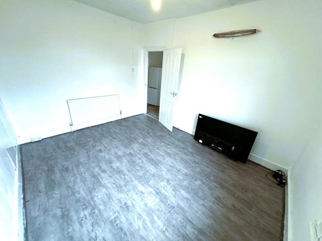 1 Bed Flat Chadwell Heath £1300 Pcm Main Photo