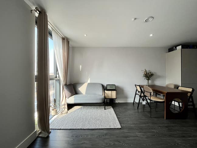 Whole 1 Bedroom Flat,  Furnished Main Photo