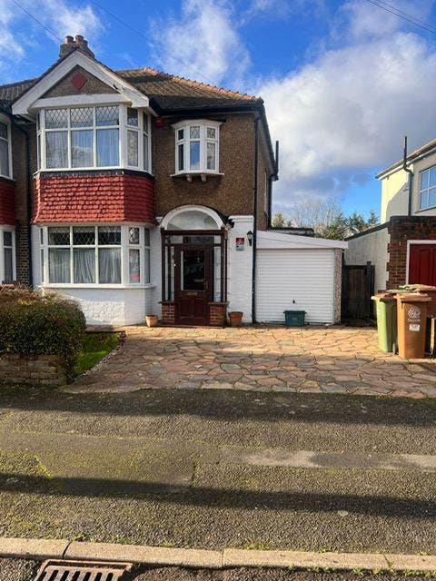 Room Available in Bright, Worcester Park &pound;850 Main Photo