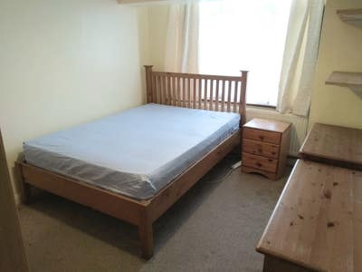 Clean/tidy Double Rm All Bills Inc.Nr Business Pk  Main Photo