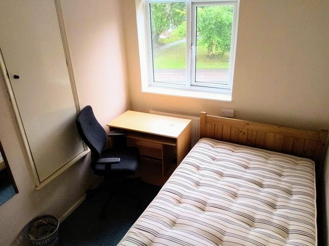 Double Rm Clean tidy hse- Nr Petrol Stn  Main Photo