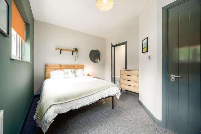 Large ensuite rooms on Westminster Way 😍 Main Photo