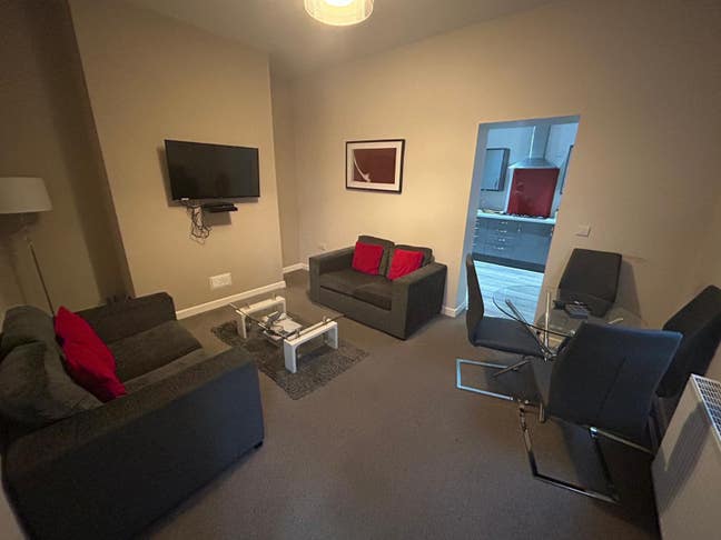 Premium en suite rooms available with parking  Main Photo
