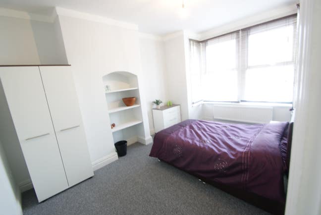 Westborough Rd - Close to Southend Hospital  Main Photo