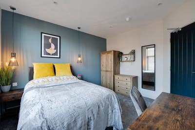 Modern Double Room with Ensuite Available August🌞 Main Photo