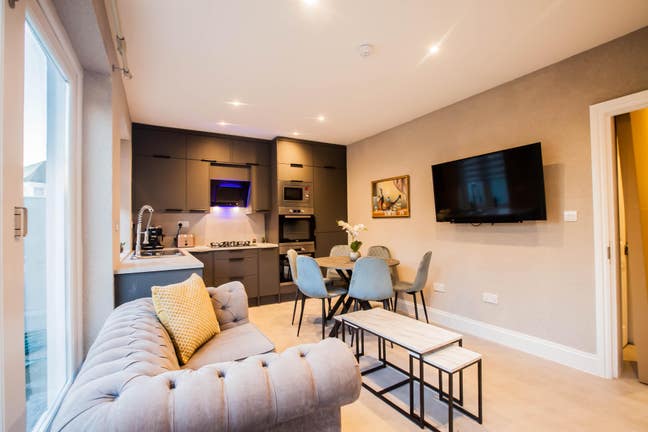 Luxury Sutton Large Room in shared house Main Photo
