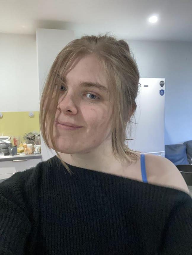 I am a professional female aged 23. I am look... Main Photo