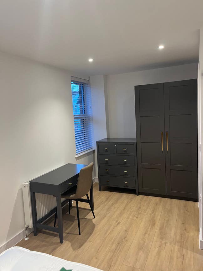 Spacious new double room with ensuite to let Main Photo
