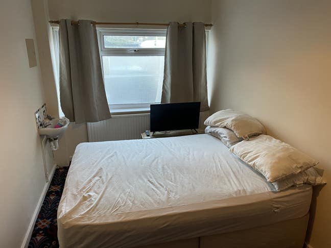 Brentwood Large Double Room to Rent £600 Main Photo