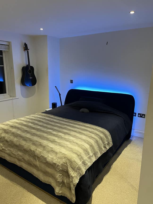 Modern En-Suite Primary Bedroom in CR2 Main Photo