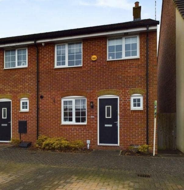 Room available in modern 3 bed house Main Photo