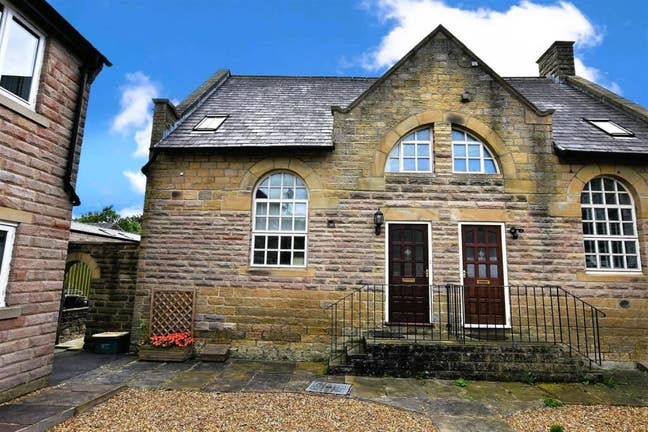 Double room in central location of Peak District Main Photo